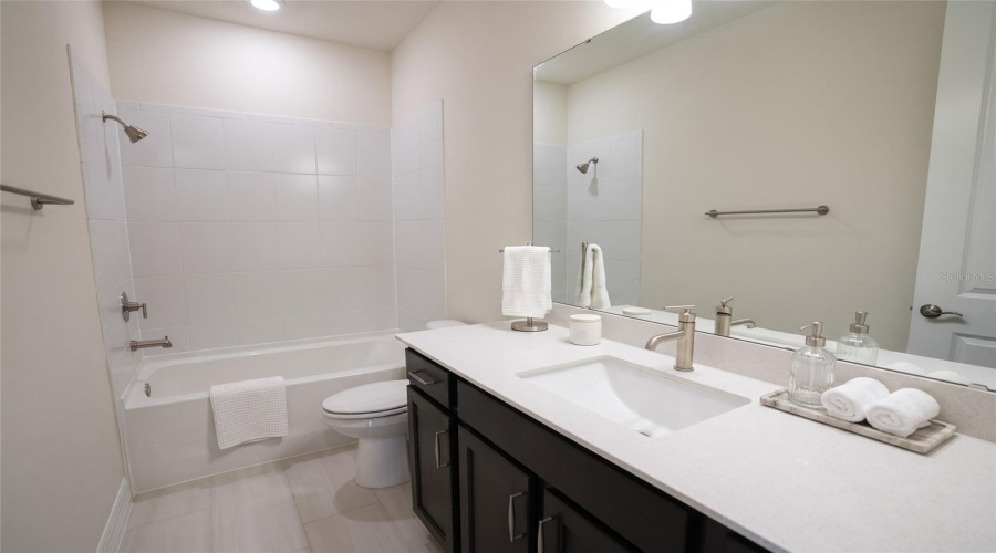 ORLANDO, Florida 32836, 5 Bedrooms Bedrooms, ,4 BathroomsBathrooms,Residential,For Sale,FENTON STREET,0,MFRO6433737