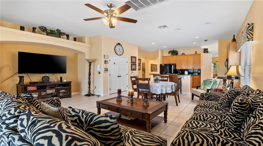 DAVENPORT, Florida 33837, 6 Bedrooms Bedrooms, ,4 BathroomsBathrooms,Residential,For Sale,LAKE DAVENPORT,0,MFRO6435024