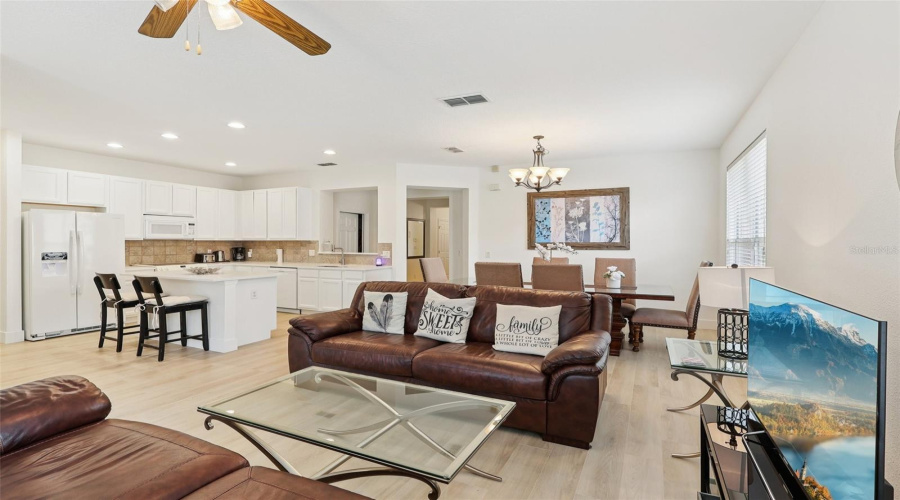 DAVENPORT, Florida 33837, 4 Bedrooms Bedrooms, ,3 BathroomsBathrooms,Residential,For Sale,ORANGE COSMOS,0,MFRO6427193