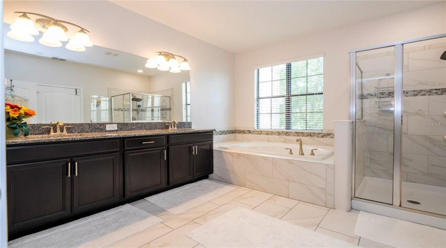 DAVENPORT, Florida 33896, 6 Bedrooms Bedrooms, ,5 BathroomsBathrooms,Residential,For Sale,SHINNECOCK HILLS,0,MFRO6435630