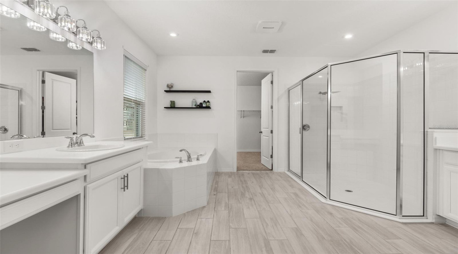 KISSIMMEE, Florida 34746, 5 Bedrooms Bedrooms, ,4 BathroomsBathrooms,Residential,For Sale,BOWFIN,0,MFRS5154306