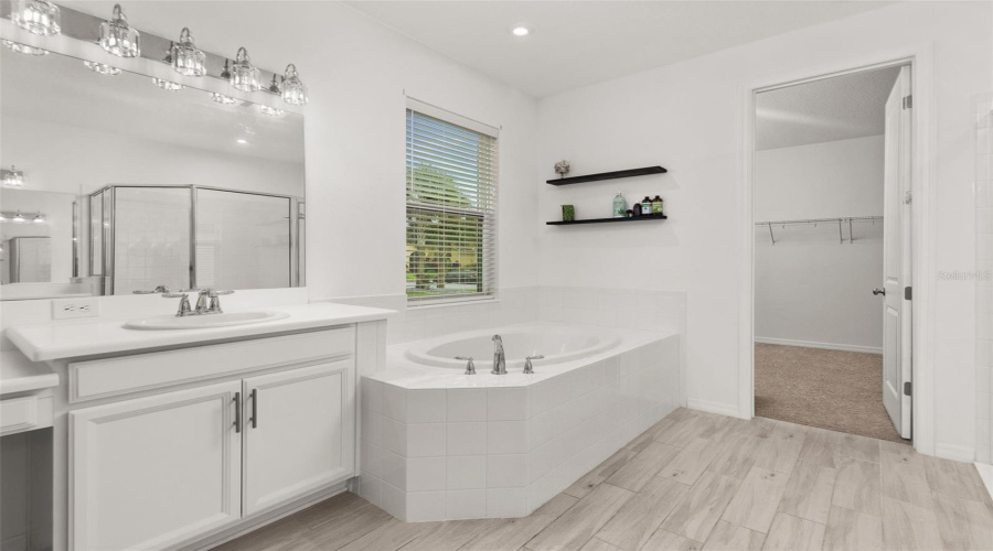 KISSIMMEE, Florida 34746, 5 Bedrooms Bedrooms, ,4 BathroomsBathrooms,Residential,For Sale,BOWFIN,0,MFRS5154306