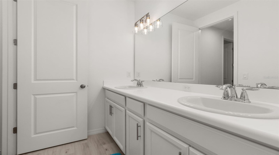 KISSIMMEE, Florida 34746, 5 Bedrooms Bedrooms, ,4 BathroomsBathrooms,Residential,For Sale,BOWFIN,0,MFRS5154306