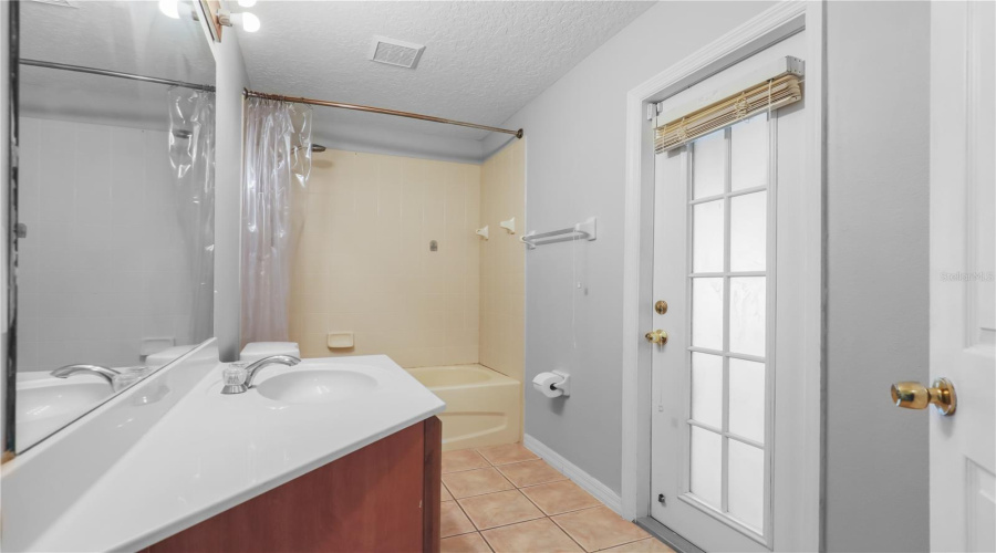 KISSIMMEE, Florida 34746, 4 Bedrooms Bedrooms, ,2 BathroomsBathrooms,Residential,For Sale,VIEHMAN,0,MFRTB8541164