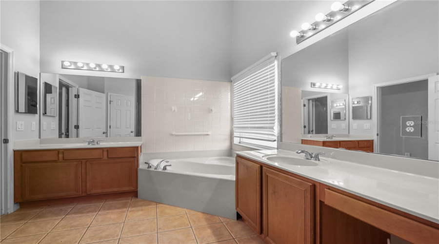 KISSIMMEE, Florida 34746, 4 Bedrooms Bedrooms, ,2 BathroomsBathrooms,Residential,For Sale,VIEHMAN,0,MFRTB8541164