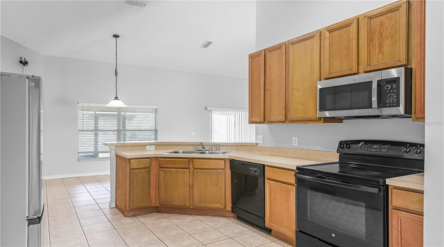 KISSIMMEE, Florida 34746, 4 Bedrooms Bedrooms, ,2 BathroomsBathrooms,Residential,For Sale,VIEHMAN,0,MFRTB8541164