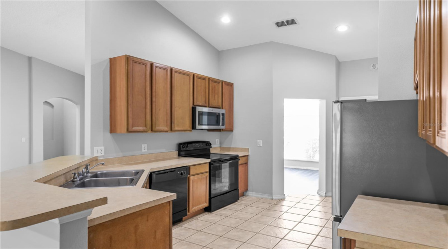 KISSIMMEE, Florida 34746, 4 Bedrooms Bedrooms, ,2 BathroomsBathrooms,Residential,For Sale,VIEHMAN,0,MFRTB8541164