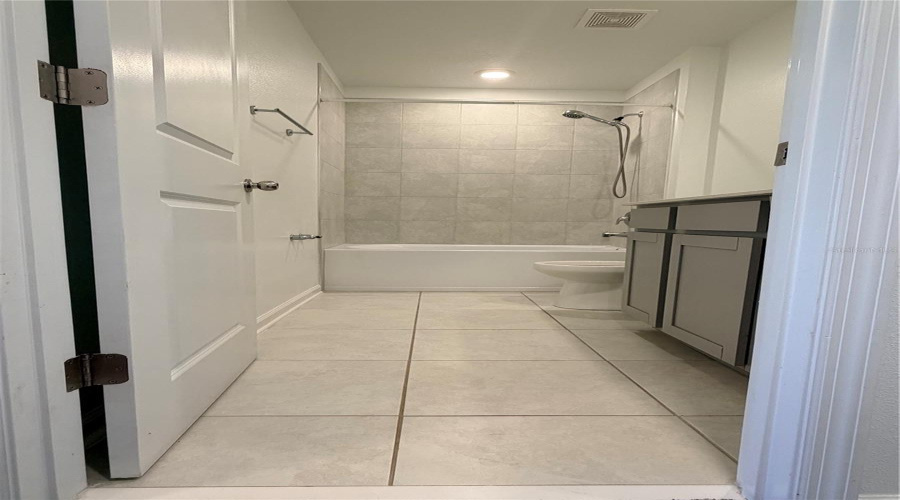 DAVENPORT, Florida 33837, 4 Bedrooms Bedrooms, ,2 BathroomsBathrooms,Residential,For Sale,BIG SUR,0,MFRTB8540673