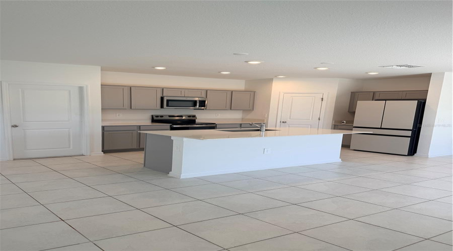 DAVENPORT, Florida 33837, 4 Bedrooms Bedrooms, ,2 BathroomsBathrooms,Residential,For Sale,BIG SUR,0,MFRTB8540673