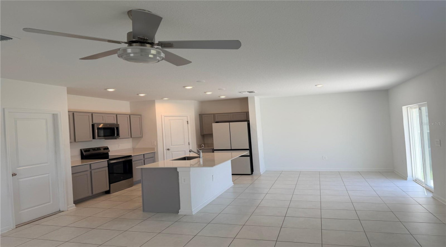 DAVENPORT, Florida 33837, 4 Bedrooms Bedrooms, ,2 BathroomsBathrooms,Residential,For Sale,BIG SUR,0,MFRTB8540673