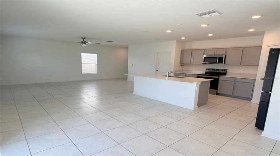 DAVENPORT, Florida 33837, 4 Bedrooms Bedrooms, ,2 BathroomsBathrooms,Residential,For Sale,BIG SUR,0,MFRTB8540673