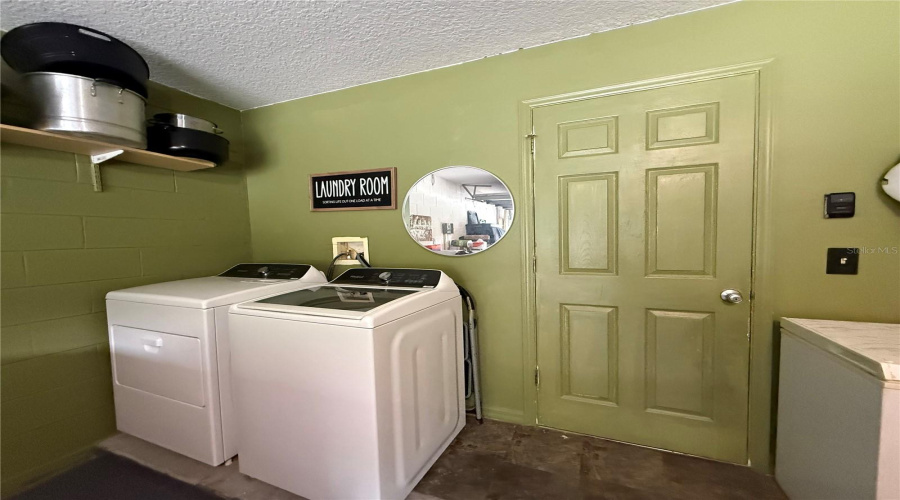 laundry in garage