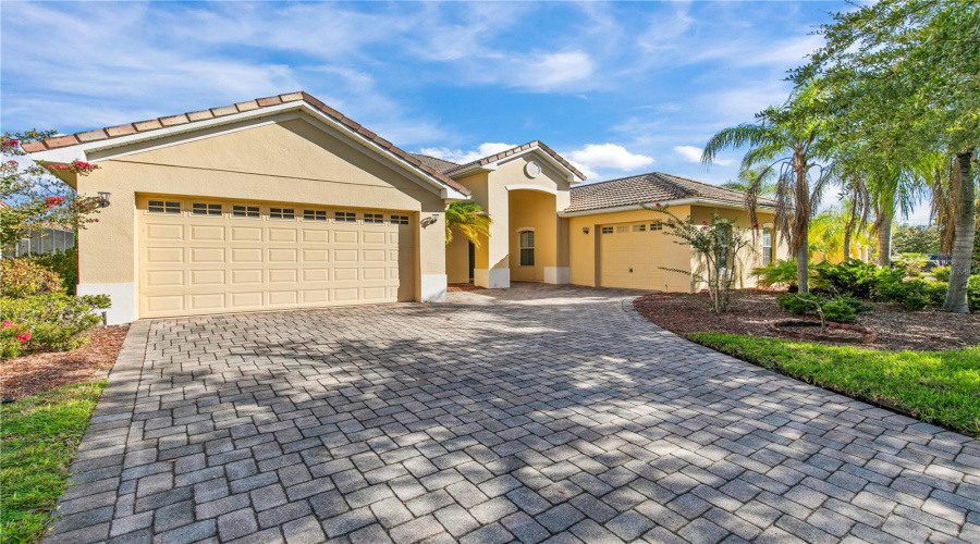 KISSIMMEE, Florida 34746, 3 Bedrooms Bedrooms, ,3 BathroomsBathrooms,Residential,For Sale,BOAT COVE,0,MFRTB8540381