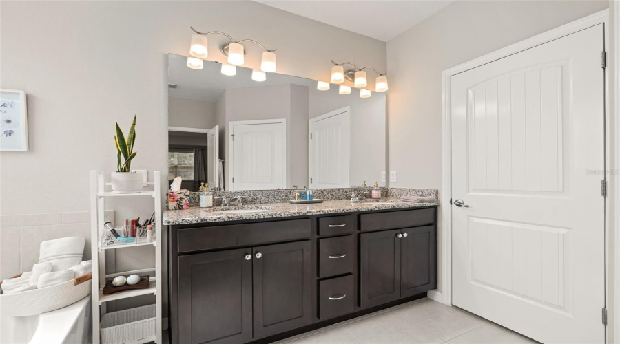 DAVENPORT, Florida 33897, 5 Bedrooms Bedrooms, ,3 BathroomsBathrooms,Residential,For Sale,BELLA VERANO,0,MFRO6436003