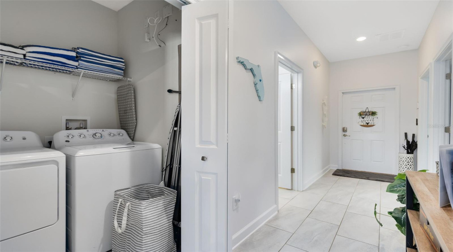 DAVENPORT, Florida 33896, 5 Bedrooms Bedrooms, ,4 BathroomsBathrooms,Residential,For Sale,SANDBAGGER,0,MFRO6387648