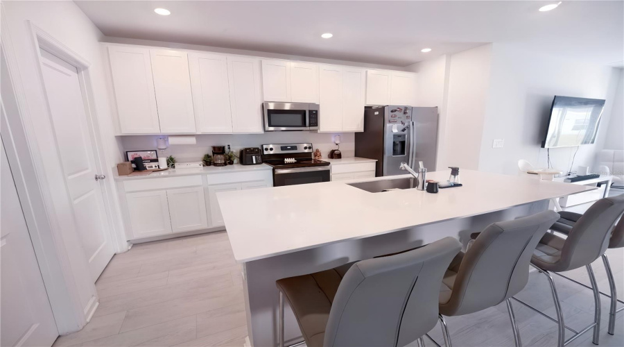 DAVENPORT, Florida 33837, 5 Bedrooms Bedrooms, ,2 BathroomsBathrooms,Residential,For Sale,AQUIFER,0,MFRS5150941