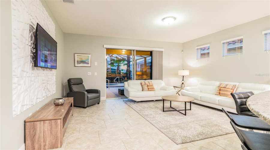 DAVENPORT, Florida 33837, 5 Bedrooms Bedrooms, ,4 BathroomsBathrooms,Residential,For Sale,OAKBOURNE,0,MFRS5153791
