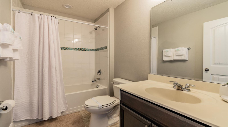 DAVENPORT, Florida 33837, 5 Bedrooms Bedrooms, ,4 BathroomsBathrooms,Residential,For Sale,OAKBOURNE,0,MFRS5153791