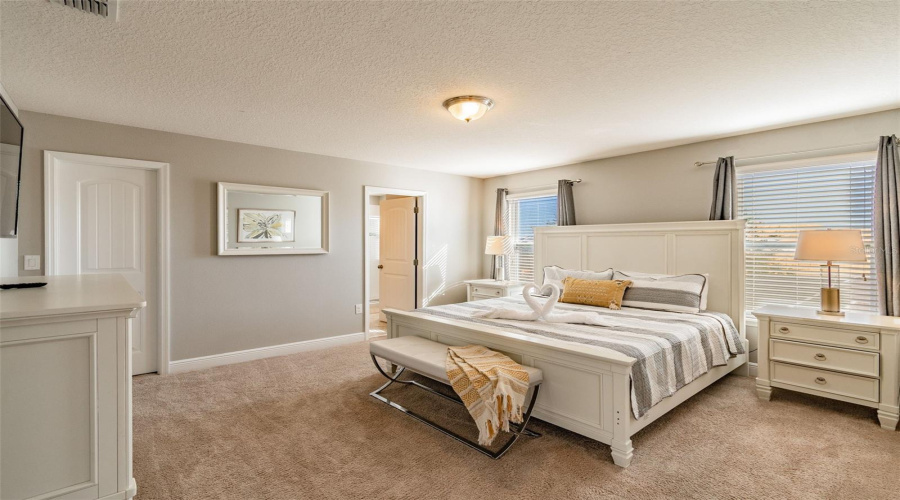 DAVENPORT, Florida 33837, 5 Bedrooms Bedrooms, ,4 BathroomsBathrooms,Residential,For Sale,OAKBOURNE,0,MFRS5153791