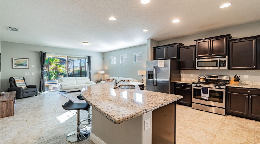 DAVENPORT, Florida 33837, 5 Bedrooms Bedrooms, ,4 BathroomsBathrooms,Residential,For Sale,OAKBOURNE,0,MFRS5153791