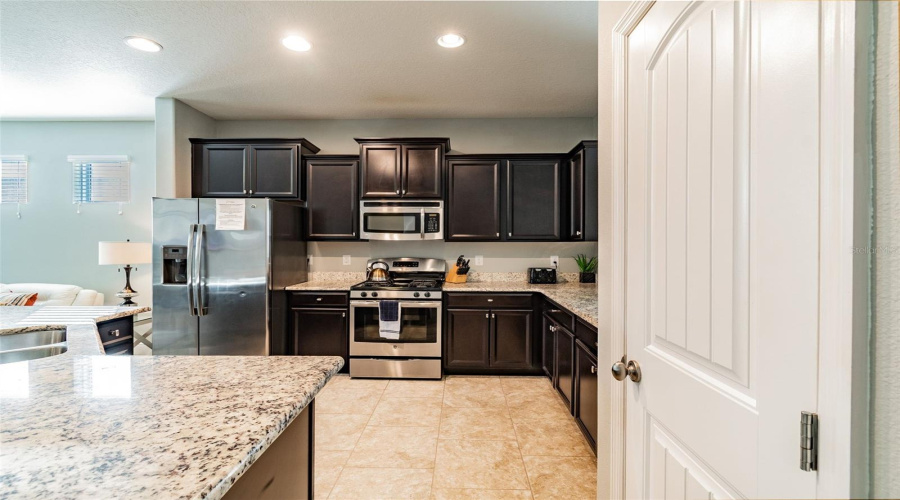 DAVENPORT, Florida 33837, 5 Bedrooms Bedrooms, ,4 BathroomsBathrooms,Residential,For Sale,OAKBOURNE,0,MFRS5153791