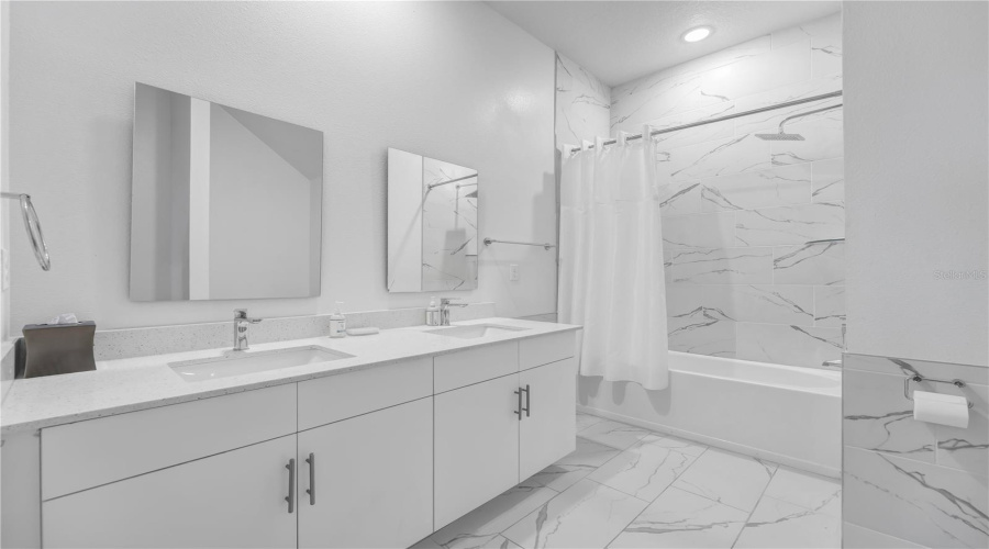 DAVENPORT, Florida 33896, 4 Bedrooms Bedrooms, ,4 BathroomsBathrooms,Residential,For Sale,FAMAGUSTA,0,MFRO6436122