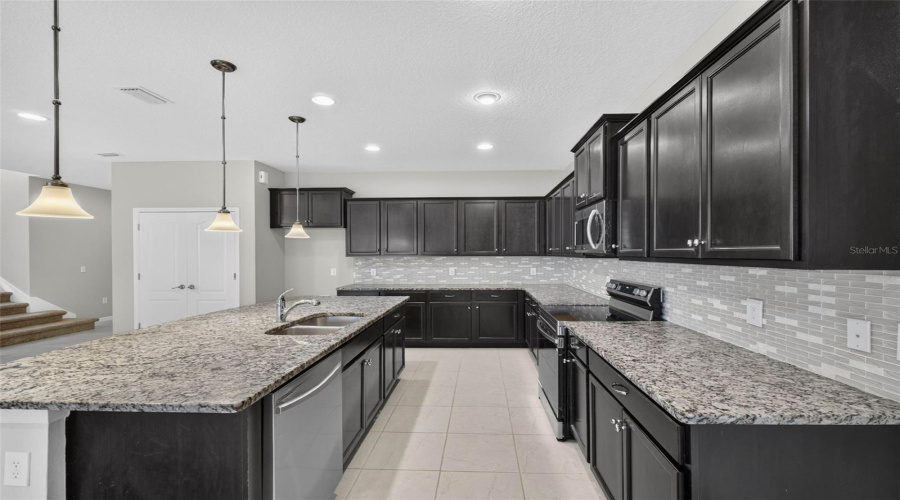 KISSIMMEE, Florida 34747, 9 Bedrooms Bedrooms, ,6 BathroomsBathrooms,Residential,For Sale,BENGAL,0,MFRS5156250
