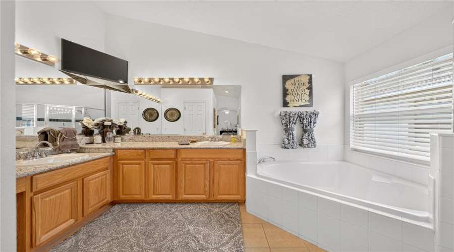 DAVENPORT, Florida 33897, 4 Bedrooms Bedrooms, ,3 BathroomsBathrooms,Residential,For Sale,LANCASTER DR,0,MFRO6434764