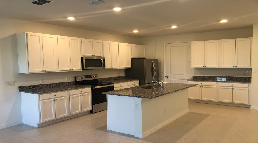 DAVENPORT, Florida 33896, 3 Bedrooms Bedrooms, ,2 BathroomsBathrooms,Residential,For Sale,SANIBEL,0,MFRO6416671