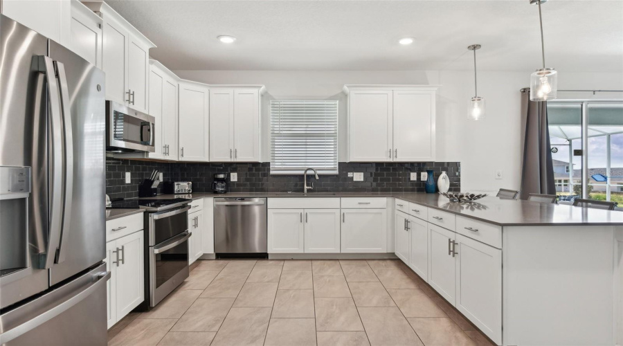 Davenport, Florida 33896, 7 Bedrooms Bedrooms, ,6 Bathroomsbathrooms,Residential,For Sale,Sommerset Hills,0,Mfro6436451