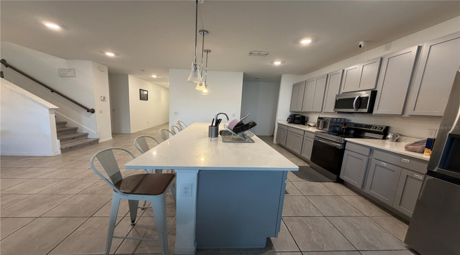 Davenport, Florida 33896, 8 Bedrooms Bedrooms, ,5 Bathroomsbathrooms,Residential,For Sale,Derwent,0,Mfro6436302