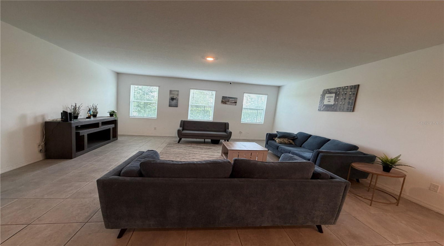 Davenport, Florida 33896, 8 Bedrooms Bedrooms, ,5 Bathroomsbathrooms,Residential,For Sale,Derwent,0,Mfro6436302