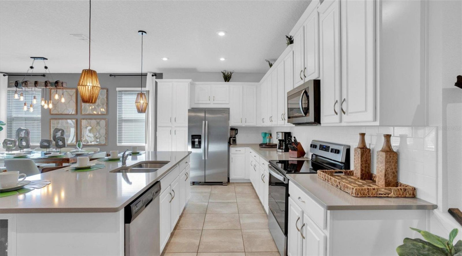 Kissimmee, Florida 34747, 5 Bedrooms Bedrooms, ,4 Bathroomsbathrooms,Residential,For Sale,Cooper Bell,0,Mfro6436144