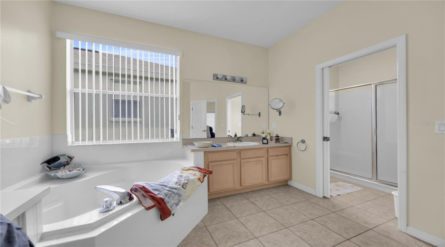 Davenport, Florida 33897, 5 Bedrooms Bedrooms, ,4 Bathroomsbathrooms,Residential,For Sale,Montara,0,Mfrv4950907
