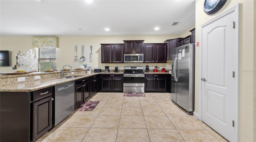 Davenport, Florida 33896, 8 Bedrooms Bedrooms, ,5 Bathroomsbathrooms,Residential,For Sale,Moon Valley,0,Mfro6434129
