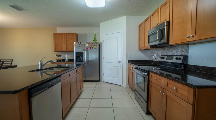 Davenport, Florida 33896, 4 Bedrooms Bedrooms, ,2 Bathroomsbathrooms,Residential,For Sale,Aberdeen,0,Mfrs5156240