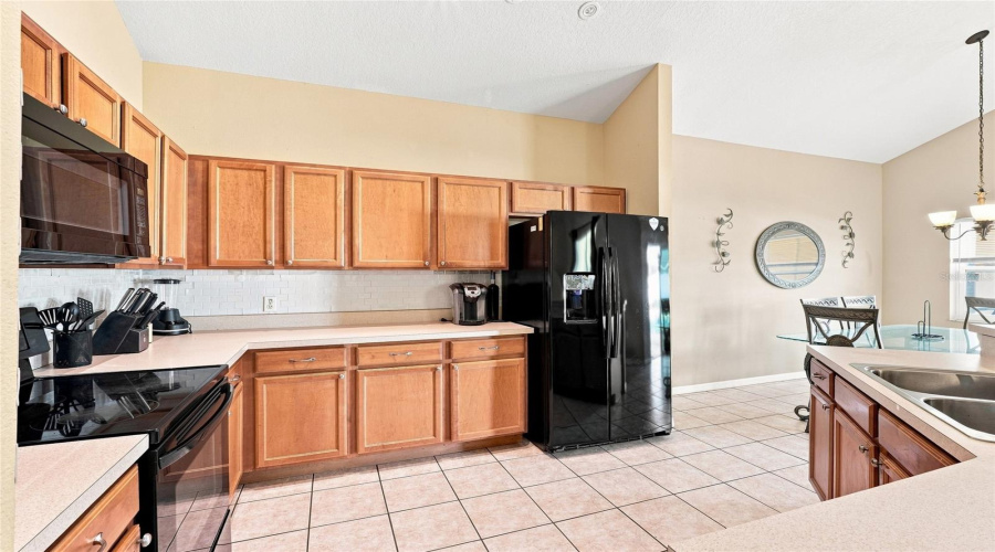 Kissimmee, Florida 34747, 5 Bedrooms Bedrooms, ,4 Bathroomsbathrooms,Residential,For Sale,Blooming Alamanda,0,Mfro6436518