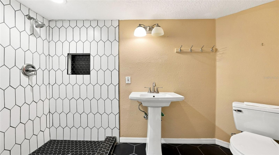 Kissimmee, Florida 34747, 5 Bedrooms Bedrooms, ,4 Bathroomsbathrooms,Residential,For Sale,Blooming Alamanda,0,Mfro6436518
