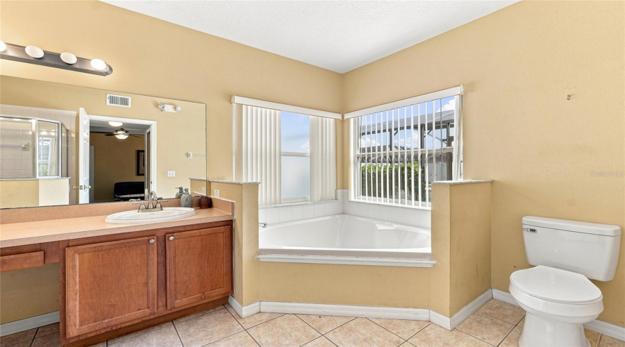 Kissimmee, Florida 34747, 5 Bedrooms Bedrooms, ,4 Bathroomsbathrooms,Residential,For Sale,Blooming Alamanda,0,Mfro6436518