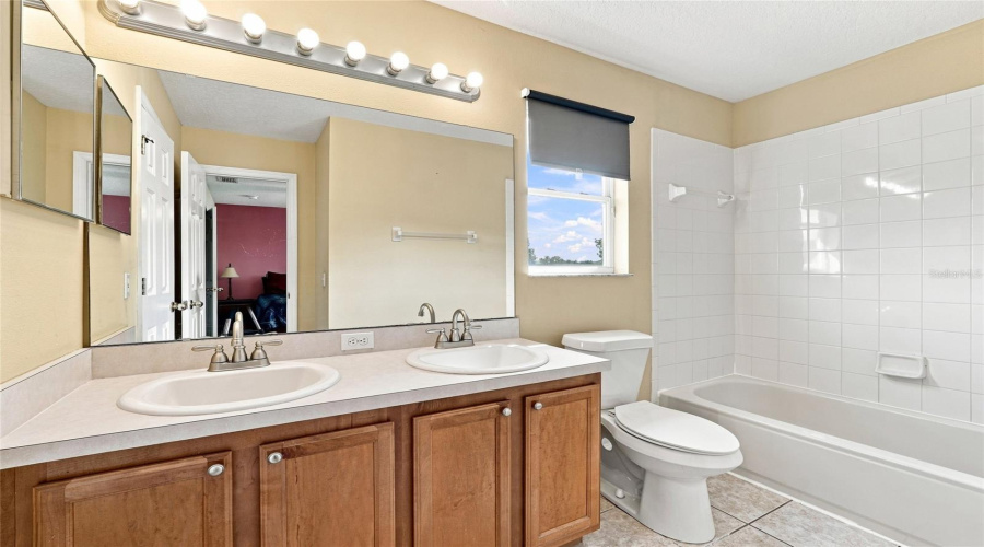 Kissimmee, Florida 34747, 5 Bedrooms Bedrooms, ,4 Bathroomsbathrooms,Residential,For Sale,Blooming Alamanda,0,Mfro6436518