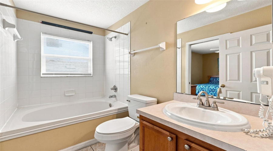 Kissimmee, Florida 34747, 5 Bedrooms Bedrooms, ,4 Bathroomsbathrooms,Residential,For Sale,Blooming Alamanda,0,Mfro6436518