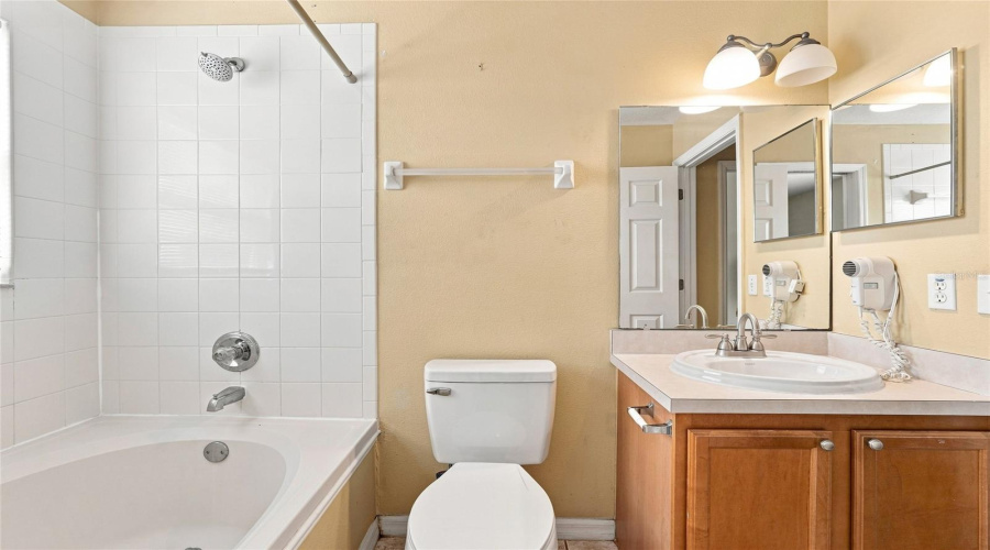Kissimmee, Florida 34747, 5 Bedrooms Bedrooms, ,4 Bathroomsbathrooms,Residential,For Sale,Blooming Alamanda,0,Mfro6436518