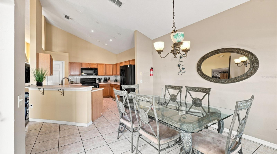 Kissimmee, Florida 34747, 5 Bedrooms Bedrooms, ,4 Bathroomsbathrooms,Residential,For Sale,Blooming Alamanda,0,Mfro6436518