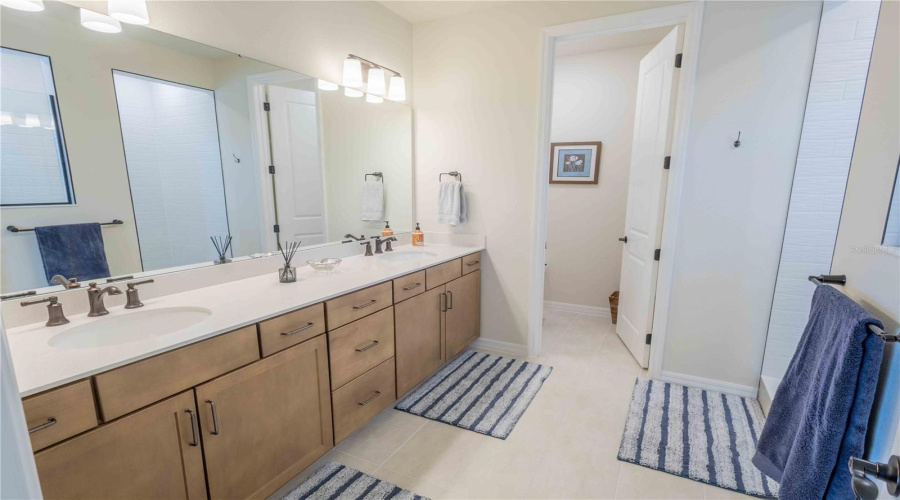Orlando, Florida 32836, 5 Bedroom Bedrooms, ,4 Bathroombathrooms,Residential,For Sale,Bissell,0,Mfro6435321