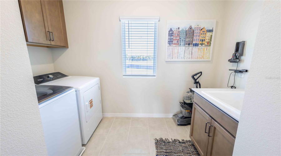 Orlando, Florida 32836, 5 Bedroom Bedrooms, ,4 Bathroombathrooms,Residential,For Sale,Bissell,0,Mfro6435321