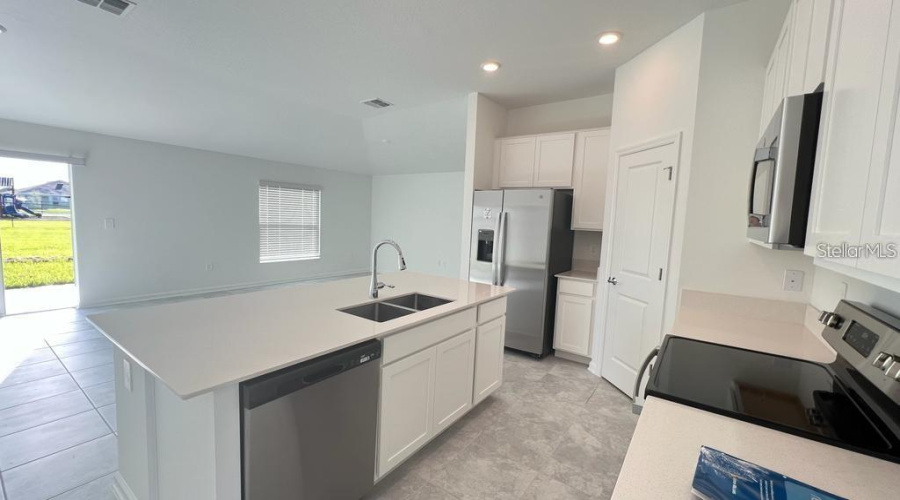 Davenport, Florida 33837, 3 Bedrooms Bedrooms, ,2 Bathroomsbathrooms,Residential,For Sale,Brave,0,Mfrs5156106