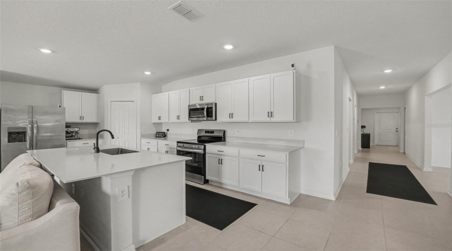Davenport, Florida 33837, 4 Bedroom Bedrooms, ,3 Bathroombathrooms,Residential,For Sale,Barnet,0,Mfrtb8542668