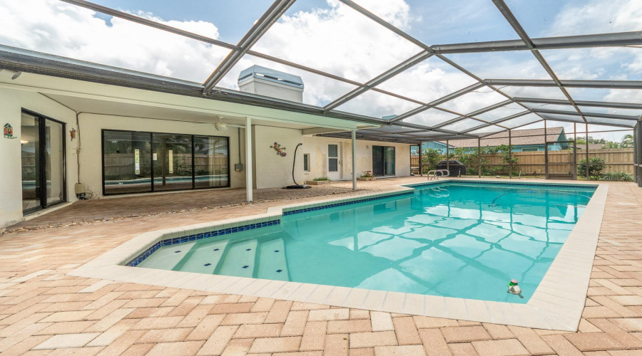 Clearwater, Florida 33765, 3 Bedroom Bedrooms, ,2 Bathroombathrooms,Residential,For Sale,Midnight Pass,0,Mfrtb8532489