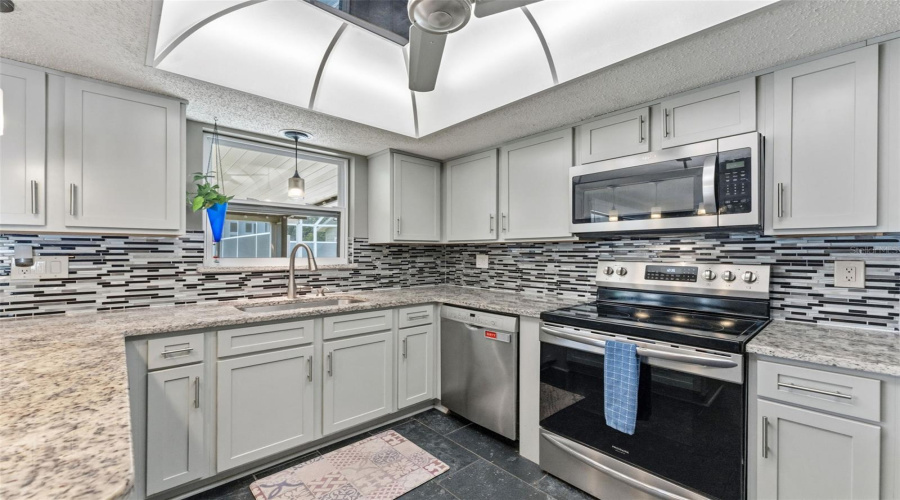 Weeki Wachee, Florida 34607, 3 Bedroom Bedrooms, ,3 Bathroombathrooms,Residential,For Sale,Sebring,0,Mfrtb8530377