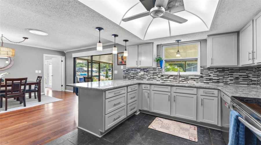 Weeki Wachee, Florida 34607, 3 Bedroom Bedrooms, ,3 Bathroombathrooms,Residential,For Sale,Sebring,0,Mfrtb8530377